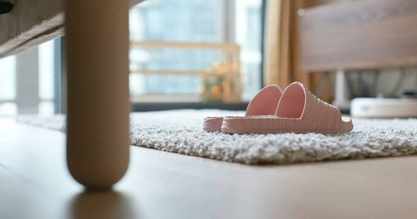 Confort et style : choisissez vos chaussons requin!